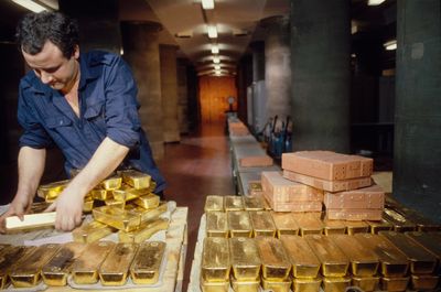 Central banks around the world are quietly stockpiling four times as much gold as usual and are moving it out of the U.S.