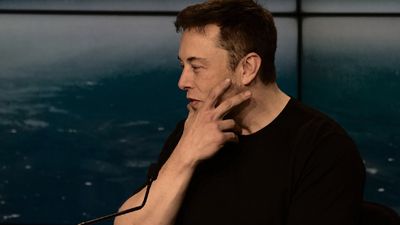 Artificial Intelligence Will Take Over Desk Jobs 'Like Lightning' in Resurfaced Clip, Elon Musk Claims