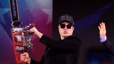 Elon Musk Warns Kara Swisher She 'Wants to Go to Prison' After She Mentions Potential Jail Time