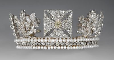 Hundreds of royal jewels to go on display at Buckingham Palace