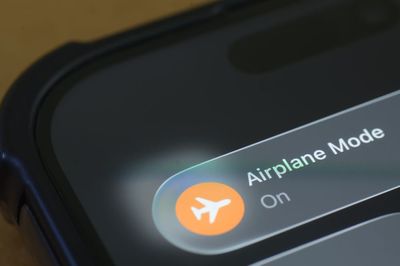 Can a Flight Attendant Tell If You Forgot to Turn On Airplane Mode?