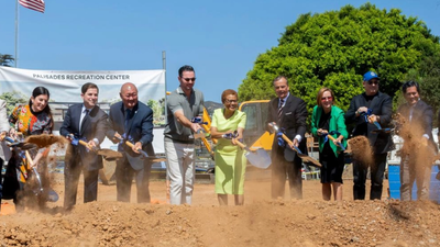 Lakers coach JJ Redick joins Palisades recreation centre rebuild after damage