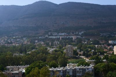 In Netanyahu stronghold, signs of fraying loyalty emerge on eve of election