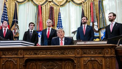 Trump Rules Out Iran Strikes Before Midterms as Pentagon Prepares Plans for New Attacks