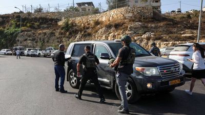 Hebron Lockdown Ordered: Netanyahu plans full West Bank closure; attack heightens election fears