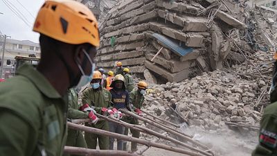 Kenya: huge piles of rubble after high-rise building collapses