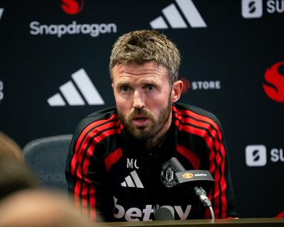 Carrick delivers 5min 27sec monologue and says he will hold brolly to keep everyone dry