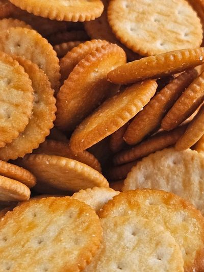 5 Foods That Can Last Beyond Their Best-By Date and 5 That Spoil Quickly