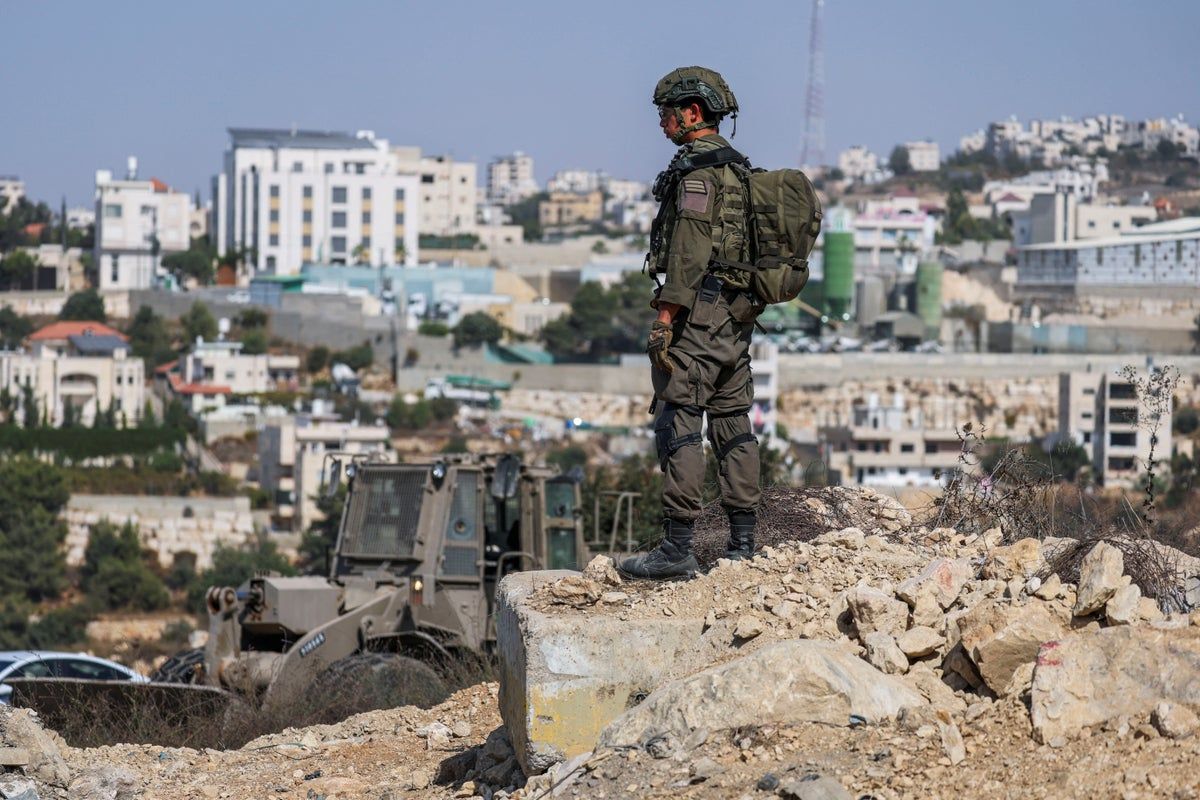 Bulletin world briefing: Israeli army braces for West…
