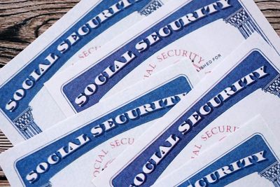 Could Wealthier Retirees Lose Their Social Security COLA? The Proposals Raising Questions