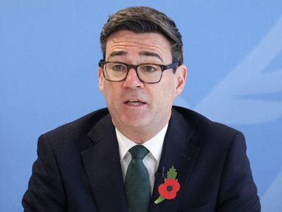Bottled water, tinned food, radio, cash: UK tells Britons to prepare for emergency