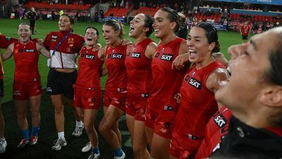 Demons beat Bulldogs as Suns stay in AFLW top-four mix