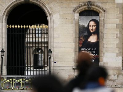Mona Lisa off limits as Paris shuts museums over protest fears