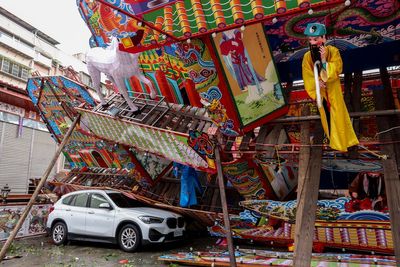 Hundreds injured as Typhoon Champi brings monster waves to Taiwan