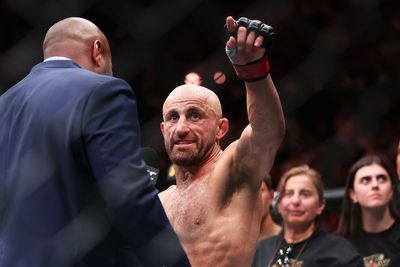 UFC 333 LIVE: Volkanovski rallies to knock out Evloev after Lone’er Kavanagh wins – results and reaction