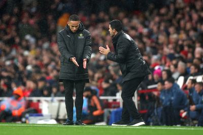 Arsenal: Mikel Arteta hits back at officials after yellow card punishment