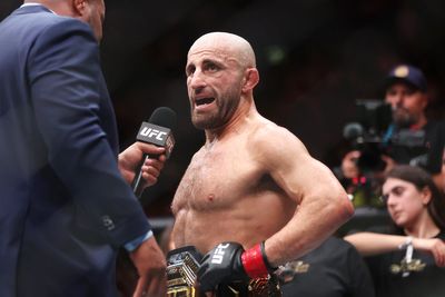 Alexander Volkanovski becomes first man to beat Movsar Evloev as KO win extends UFC title reign