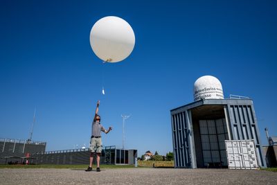 Bolivian Scientists Send Balloons 30 Km Into the Sky to Track Greenhouse Gases Over the Andes