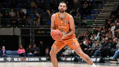 Taipans win NBL thriller over Breakers