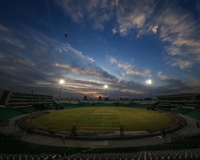 Pakistan beat England in thriller after 89-run last-wicket stand: tri-series one day international cricket – as it happened
