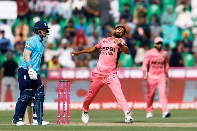 Cricket: Pakistan take early wickets in England ODI Tri-Series match