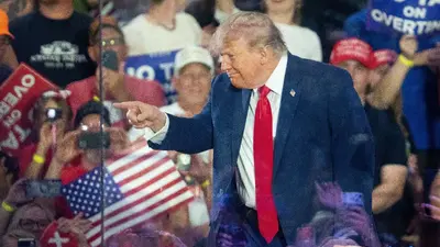 Donald Trump hears a question from a reporter in Florida. Then he brings up Jeffrey Epstein: ‘All Democrats involved’