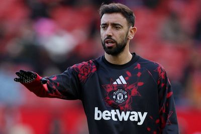 Fernandes benched as Manchester United take on Bournemouth