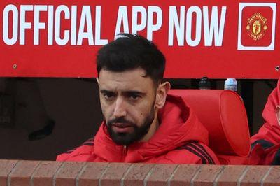 'Manchester United players will be relieved Bruno Fernandes has been dropped'