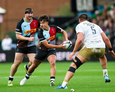 Marcus Smith produces timely reminder of his class as Harlequins sink Saracens