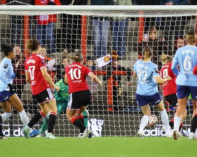 Terland strikes late as United end Manchester City’s winning start in WSL
