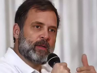 Rahul Gandhi's convoy collides on Purvanchal Expressway