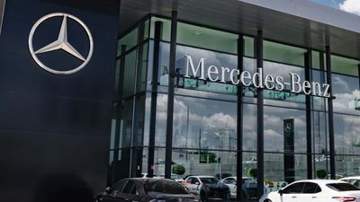 Mercedes Driver Goes To The Dealership For New Windshield. They Say It’ll Be $4,500: ‘Take Care Of It For Me’