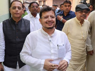 Row over TMC, its symbol: Supreme Court grants 20 days to rival factions to file pleadings before EC
