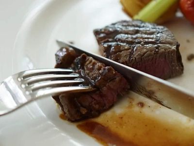 Texas Roadhouse steak complaint: Illinois man warns customers after getting $20 steak instead of $30 filet mignon, says 'you all be careful'