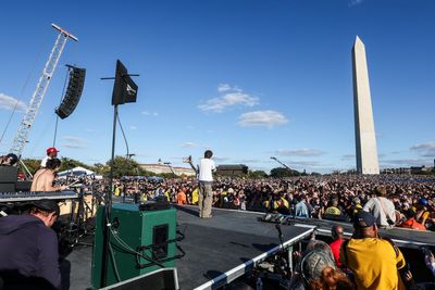 60,000 punk fans take over National Mall in Washington DC for hardcore band Turnstile’s free show