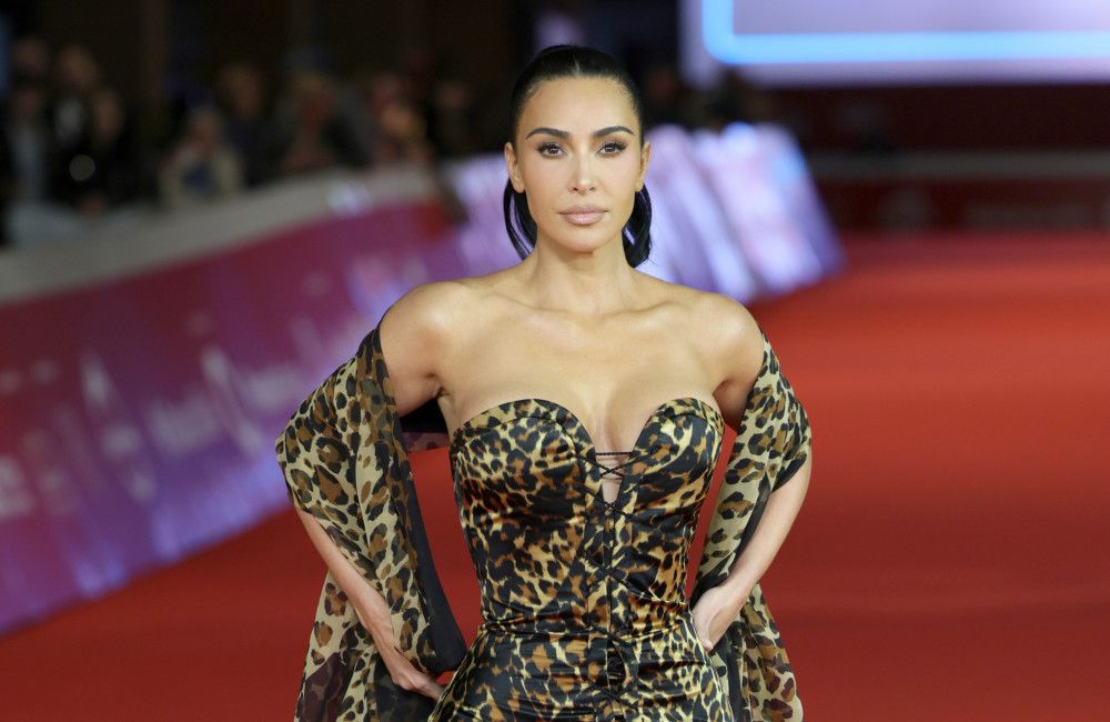 Kim Kardashian wears Elizabeth Taylor's cape in All's…