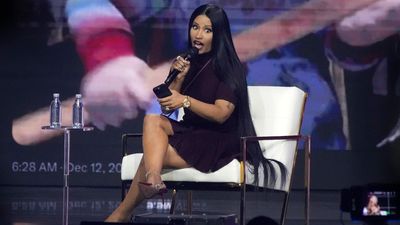 Trump praises Nicki Minaj’s backside at Michigan rally, and tells her to stand up mid-story about another Senator’s rear: ‘That’s hard to miss!’