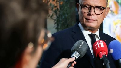 Le Pen widens poll lead as Mélenchon closes in on run-off spot