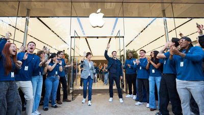Apple Briefly Challenges Nvidia's Market Crown as AI Spending Concerns Highlight a Tighter Race