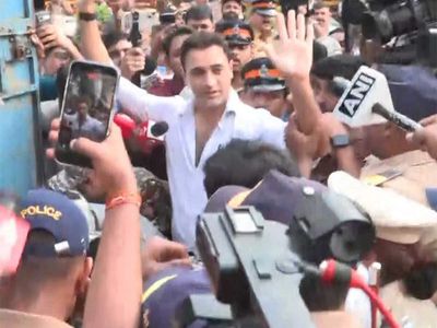 Bombay High Court defers actor Imran Khan's plea against 'Leave India Notice' to Tuesday