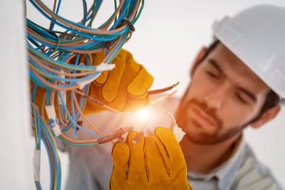 7 Jobs AI Still Can’t Easily Replace — And Why They Matter