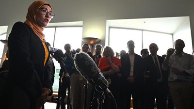 Labor defector slams PM for snubbing extra staff plea