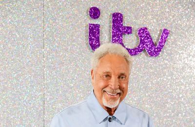 Tom Jones postpones 2 shows after being hit with 'bad case of flu'