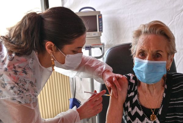 Los Angeles County Confirms First Two Flu Deaths of the Season as Early H1N1 Activity Pushes Admissions Higher