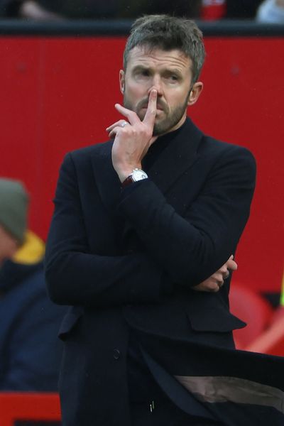 'Free three points': Chelsea fans react as Manchester United decide to not sack Michael Carrick