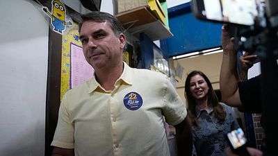 Flávio Bolsonaro reportedly leaves Brazil for US after election defeat