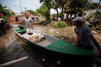 Argentina Evacuates Riverside Families by Boat as El Niño Floods Seven Cities on the Paraná