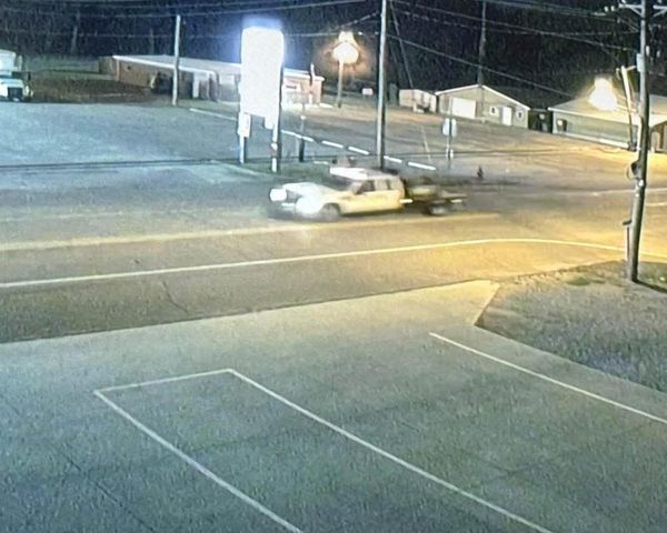 Man serving life sentence for murder escapes Tennessee prison, slipping through fence, officials say