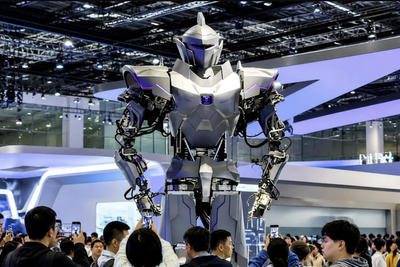 China unveils 13-foot robot that can lift a cow