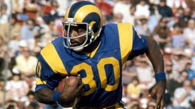 Rams Legend Lawrence McCutcheon Dies at 76 After Long Parkinson's Battle as Family Asks Fans to Support Research